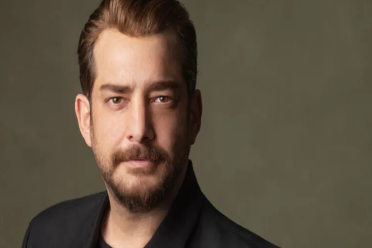 Enis Arıkan Annesi Kimdir?