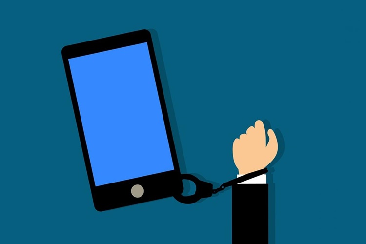 Ergenlerde Cep Telefonu Bağımlılığı Nedir?