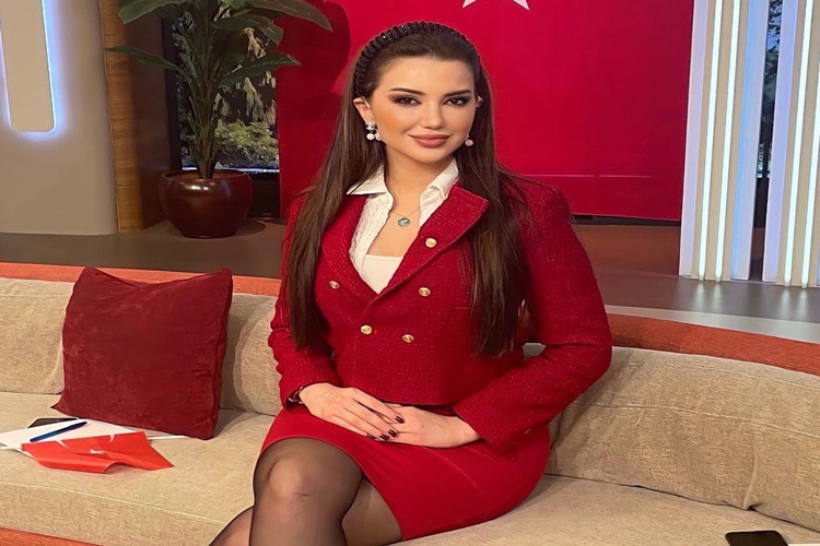 Esra Ezmeci Hangi Tuzu Kullanıyor?