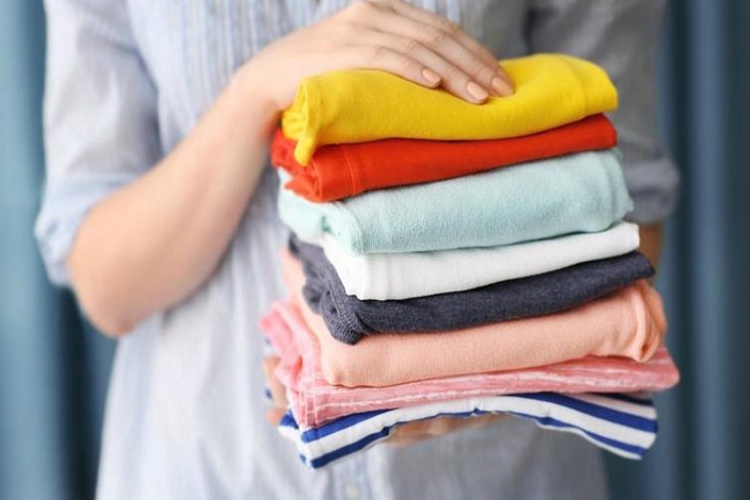 Etiket Yapışkanı Kıyafetten Nasıl Çıkar?