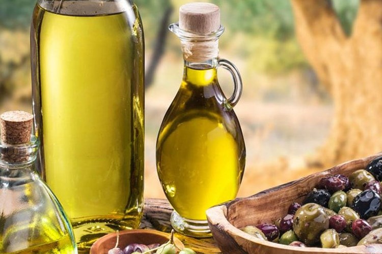 Etli Çiğ Köfteye Zeytinyağı Konur Mu?