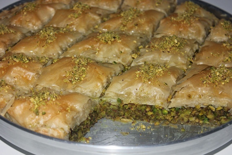 Ev Baklavası Şerbeti Ne Zaman Dökülür?