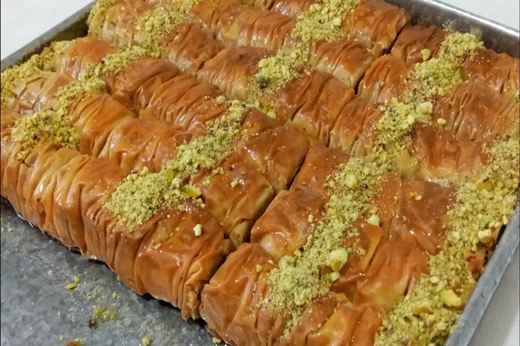 Ev Baklavası Şerbeti Sıcak Mı Dökülür Soğuk Mu?