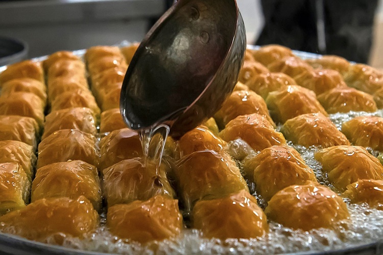 Ev Yapımı Baklava Neden Sert Olur?