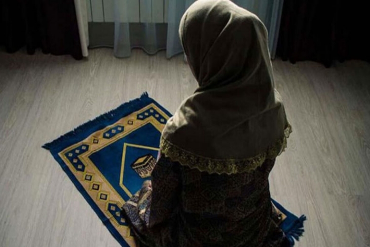 Evde Tek Başına Namaz Kılarken Kamet Nasıl Getirilir?