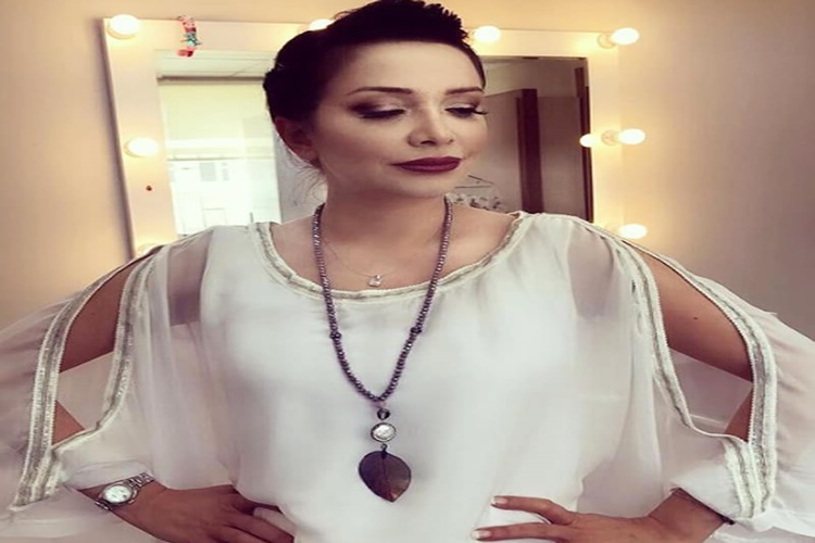 Evrim Akın Kimin Kızı?