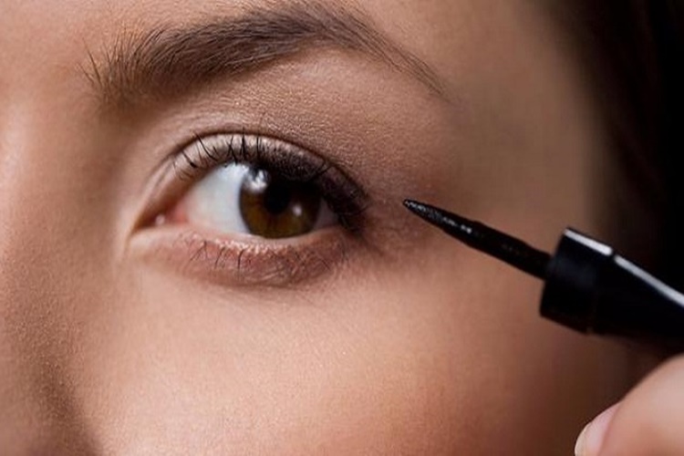 Eyeliner Lekesi Çıkar Mı?