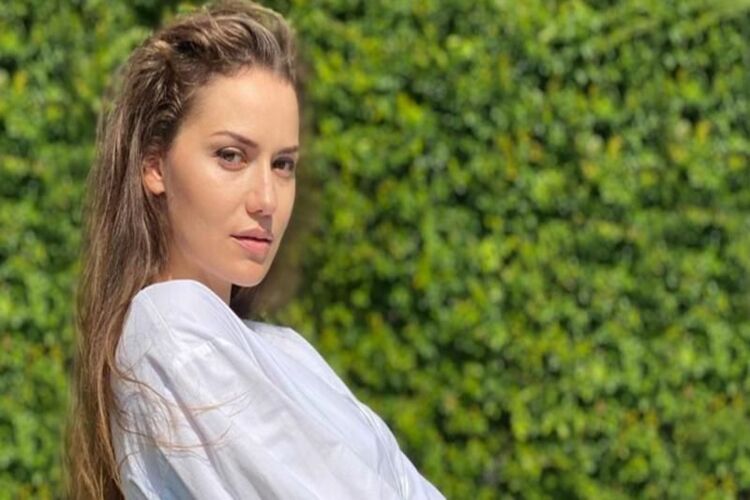 Fahriye Evcen İlk Dizisi Hangisidir?
