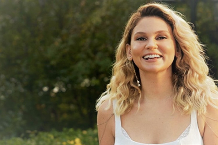 Farah Zeynep Abdullah’ın Burnu Estetik Mi?