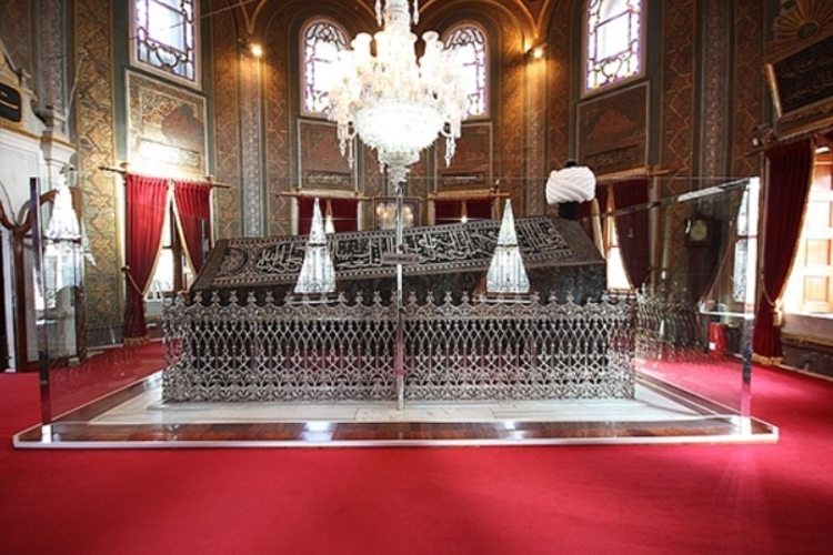 Fatih Sultan Mehmet Türbesi Ziyaret Saatleri