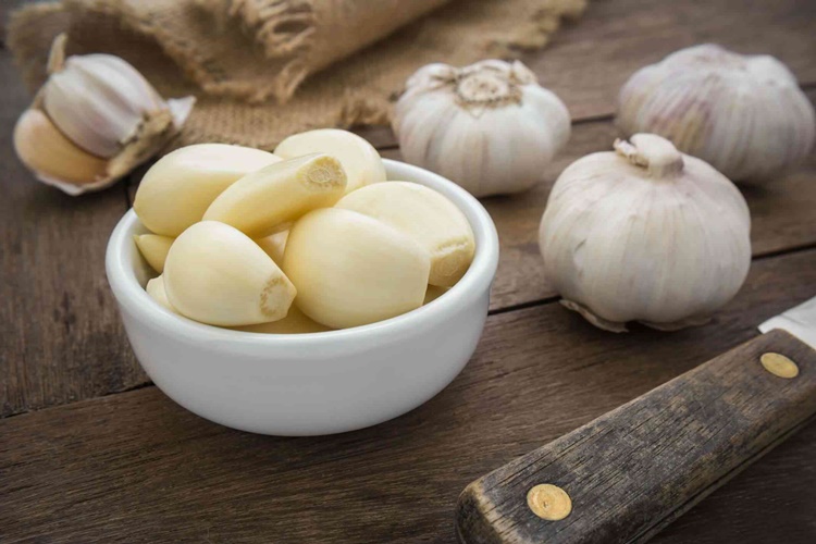 Favaya Sarımsak Konur Mu?