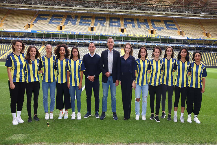 Fenerbahçe Kadın Futbol Takımı Defans Oyuncuları Kimlerdir? 
