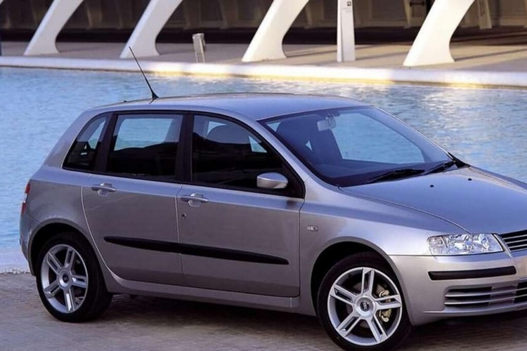 Fiat Stilo Geri Vites Müşürü Nerededir?