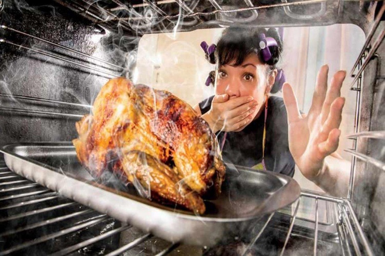 Fırından Yemek Kokusu Nasıl Çıkar?