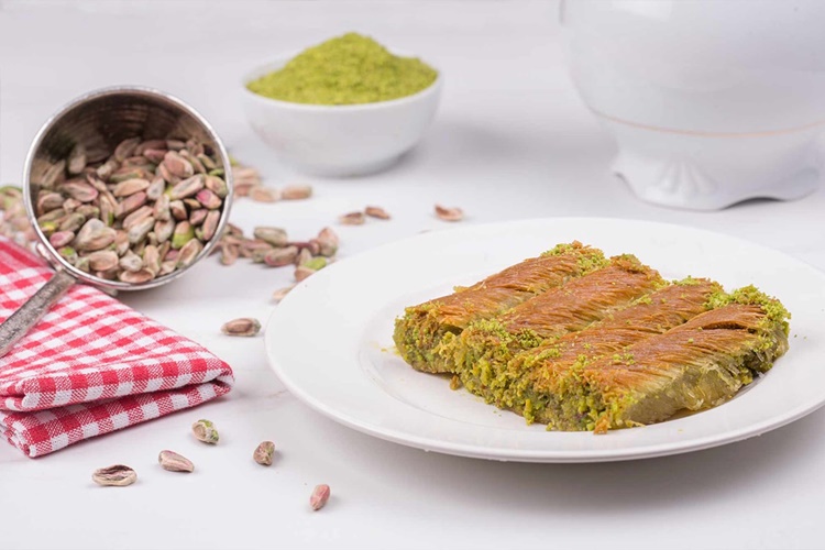 Fıstıklı Basma Kadayıf Nasıl Yapılır?