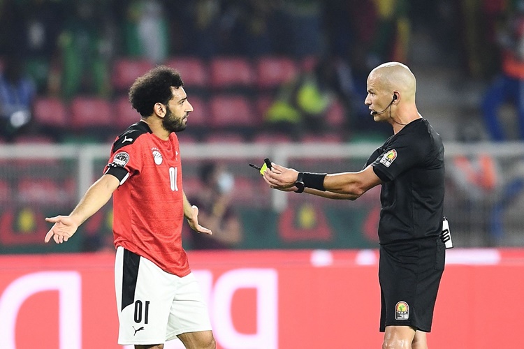 Futbol Maçında Düdük Yokken Ne Kullanılırdı?