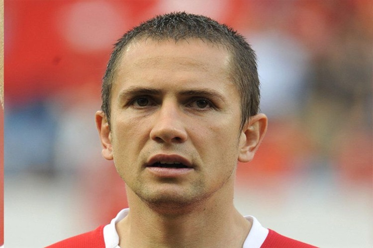 Futbolcu Emre Aşık Hakkında Bilinmesi Gerekenler