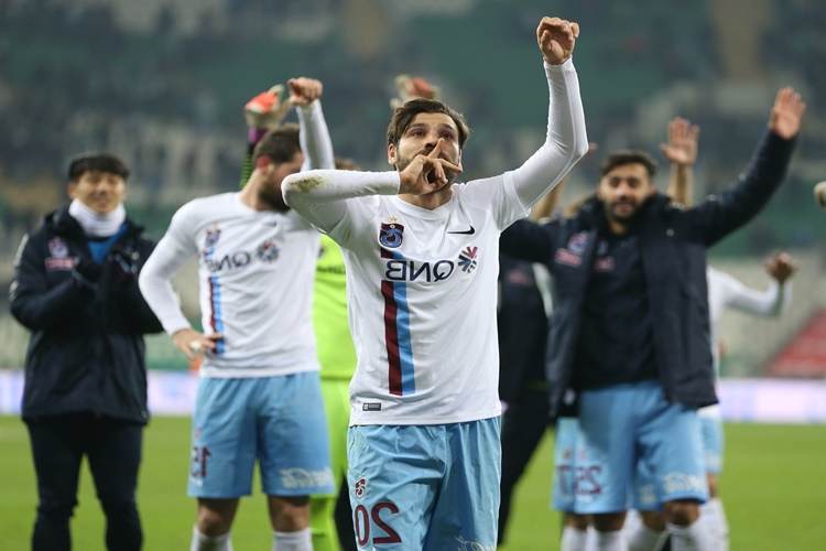 Futbolda Üçlü Çektirmek Ne Demek?