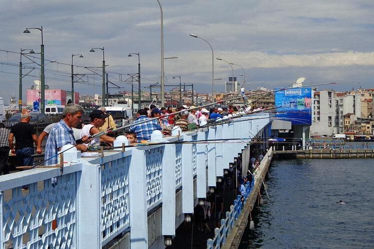 Galata Köprüsü Hangi Padişah Döneminde Açılmıştır?