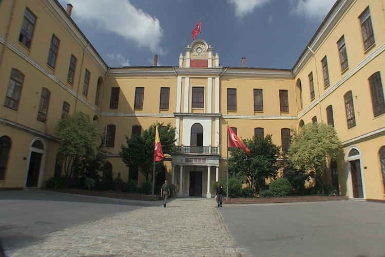 Galatasaray Lisesi Ücretli Mi?