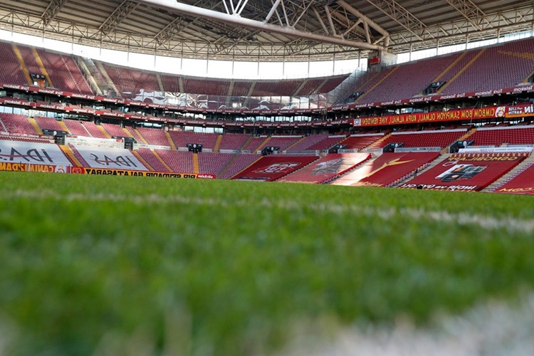 Galatasaray Stadı Yedek Kulübesi Hangi Tribünde?