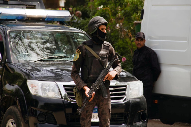 Gardiyan Polis Olabilir Mi?