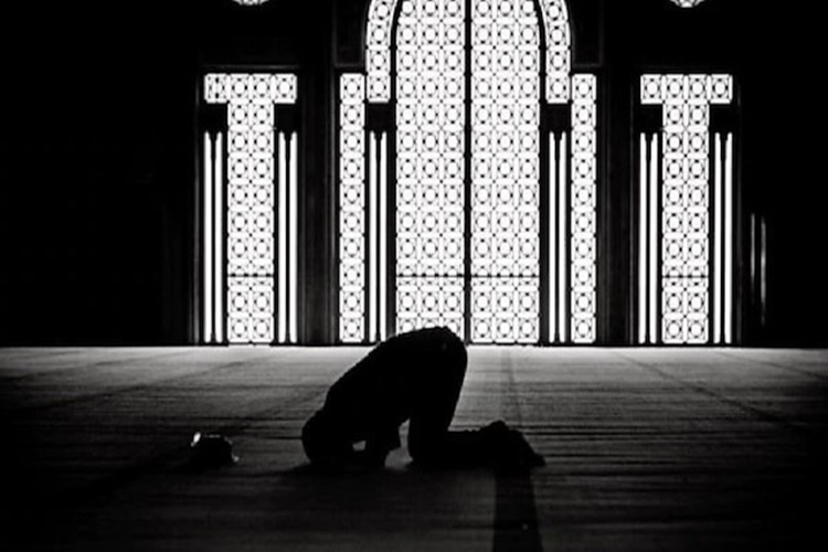 Gece 12'den Sonra Yatsı Namazına Nasıl Niyet Edilir?