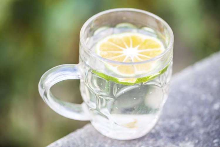 Gece Limonlu Su İçilir Mi?