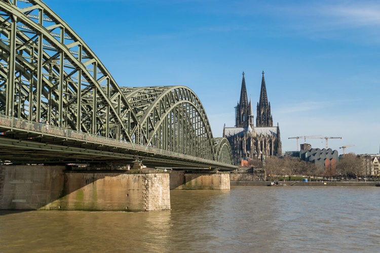 Geçmişi ve Modernizmi İçinde Barındıran Şehir: Köln