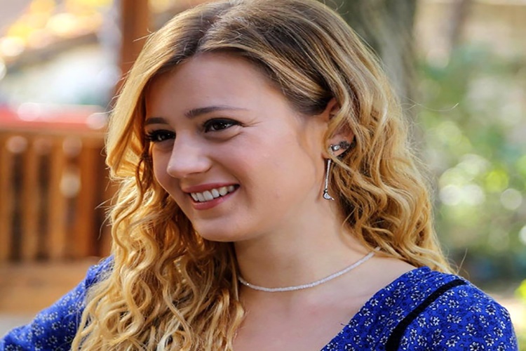 Gizem Karaca Kaç Yılında Türkiye Güzeli Seçildi?