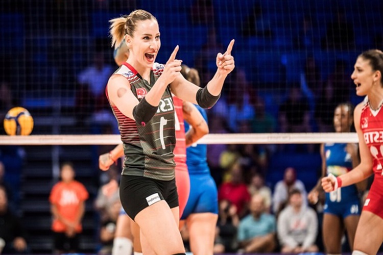 Gizem Örge Kaç Yaşında Voleybola Başladı?