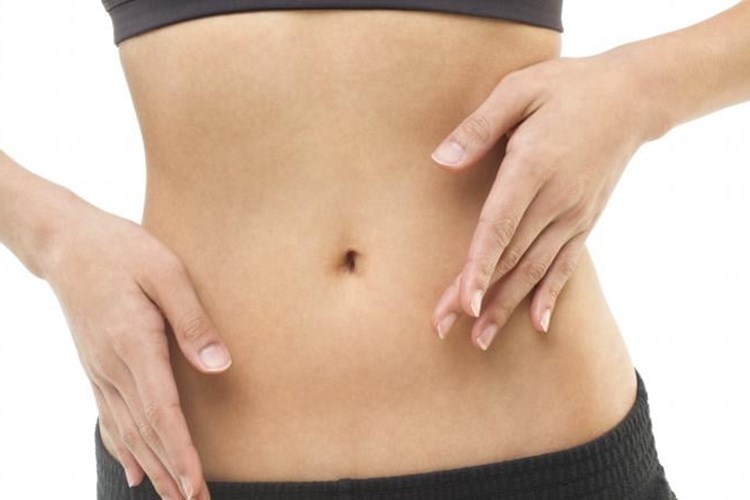 Göbek Deliği Akıntısı Neden Olur?