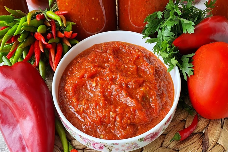 Göçmen Salçası Nasıl Yapılır?