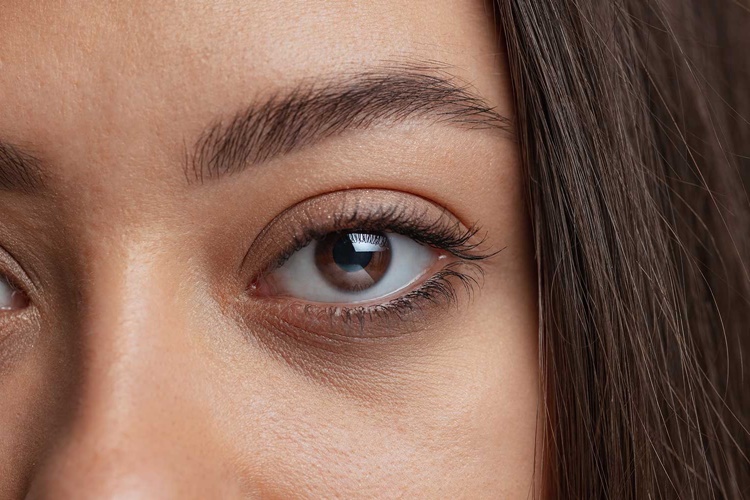 Göz Çevresi Aydınlatıcı Serum Nedir?