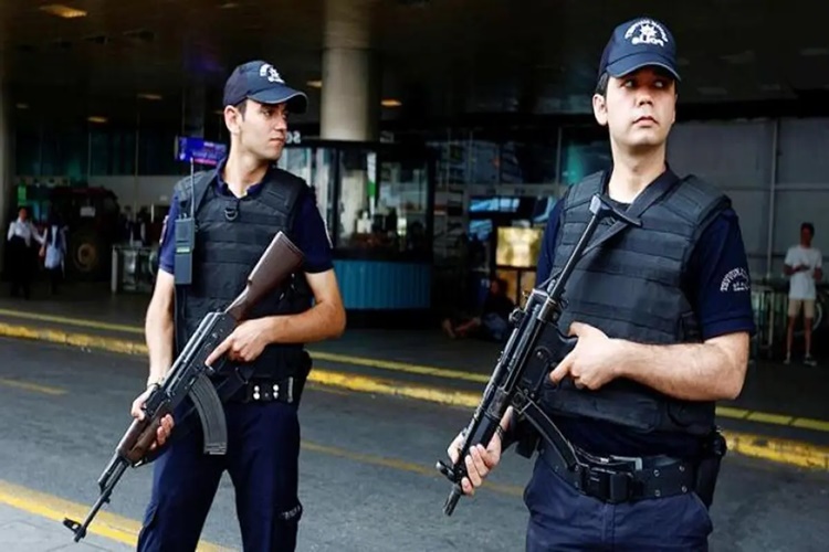Göz Çizdiren Polis Olabilir Mi?