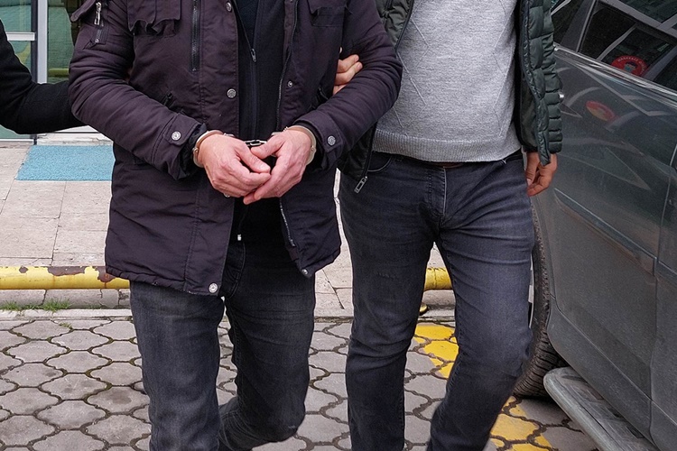 Gözaltına Alınmak Sicile İşler Mi?