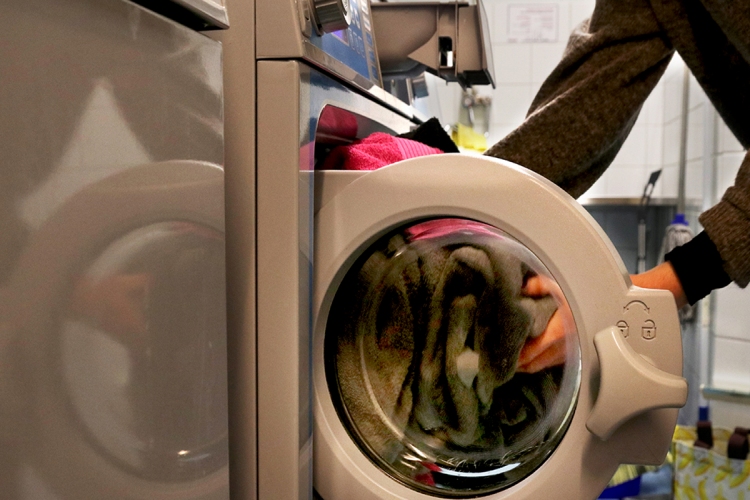Gri Eşofman Çamaşır Makinesinde Kaç Derecede Yıkanır?