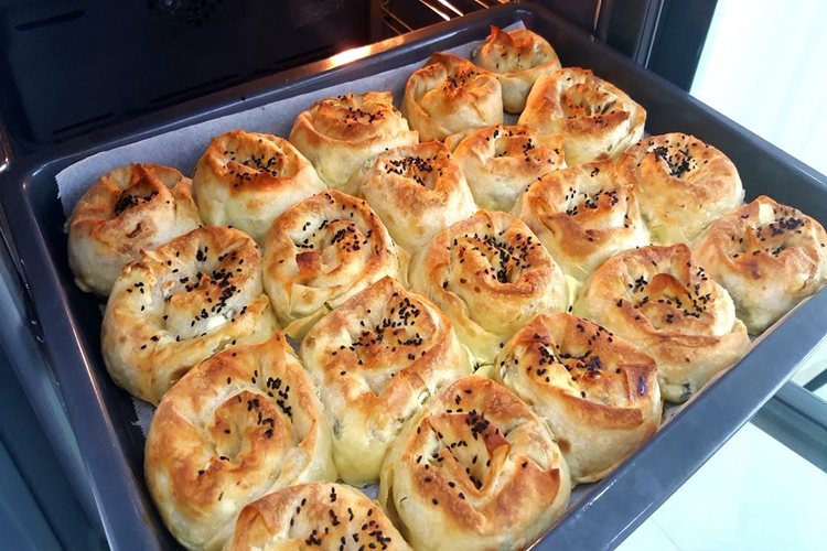 Gül böreği Yaparken Yufka Kaça Bölünür?