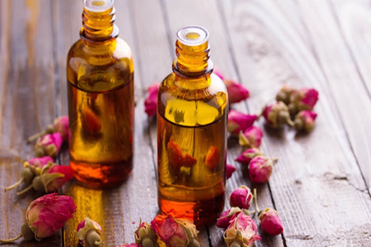 Gül Yağı Nerelerde Kullanılır?