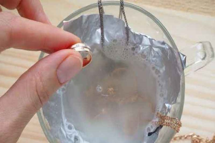 Gümüş Küpe Evde Nasıl Parlatılır?