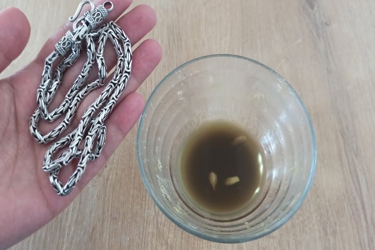Gümüş Takı Evde Nasıl Parlatılır?