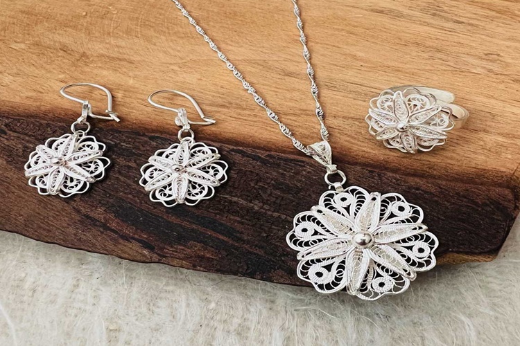 Gümüş Takı İşinde Para Var Mı?