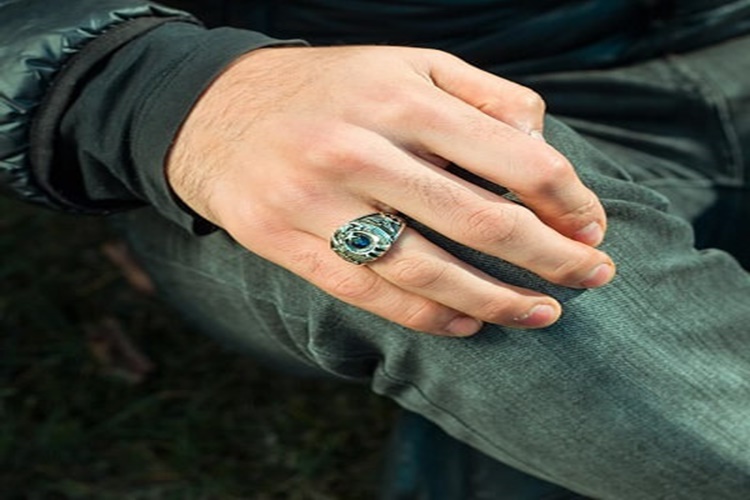 Gümüş Yüzük Suda Batar Mı?