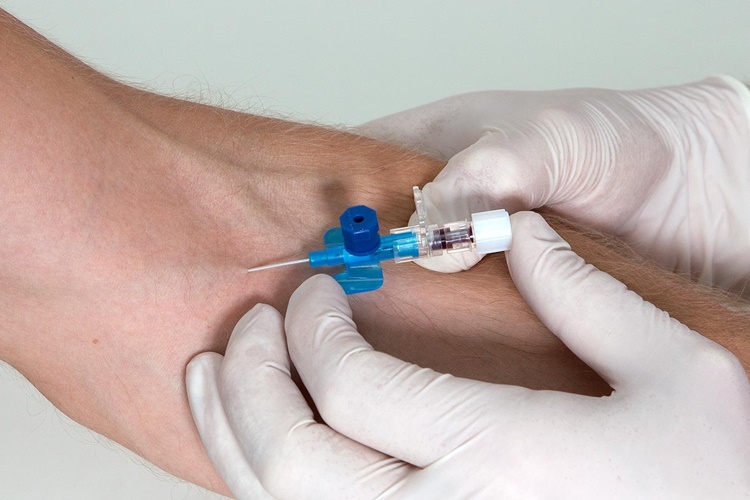 Günde 2 Kere Serum Takılır Mı?
