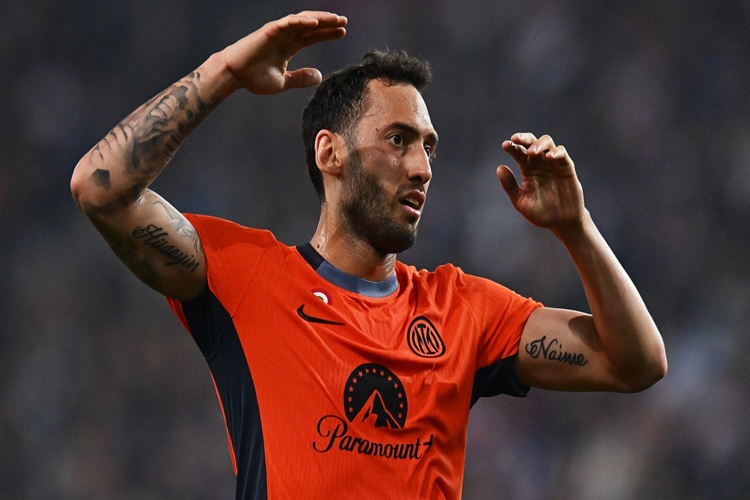 Hakan Çalhanoğlu Galatasaray’da Oynadı Mı?