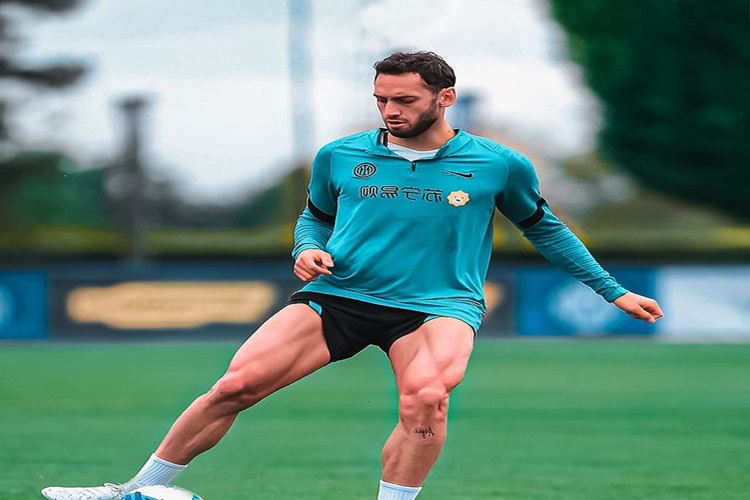 Hakan Çalhanoğlu Hangi Takımlarda Oynadı?
