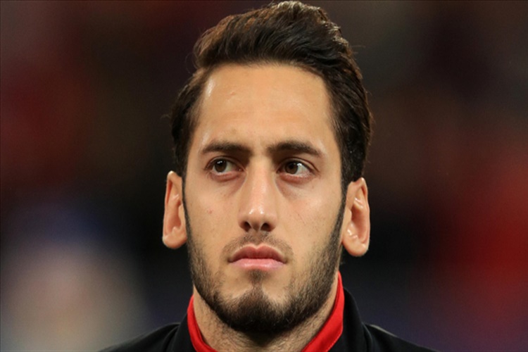 Hakan Çalhanoğlu Şu An Hangi Takımda Oynuyor?