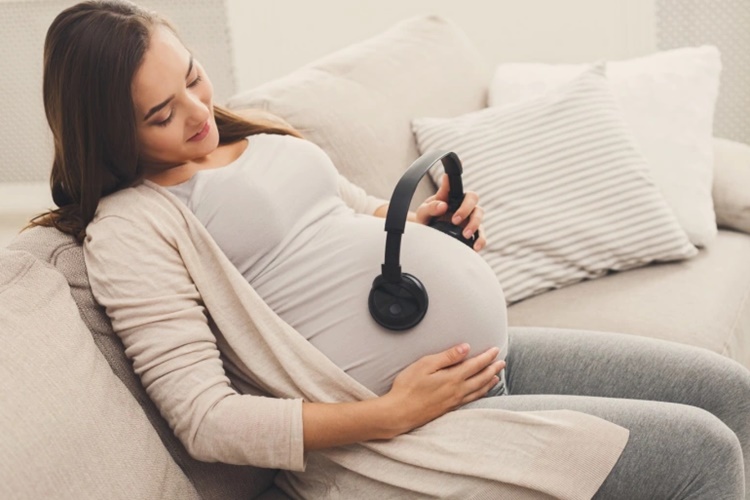 Hamilelikte Kulaklıkla Müzik Dinlemenin Zararları Nelerdir?