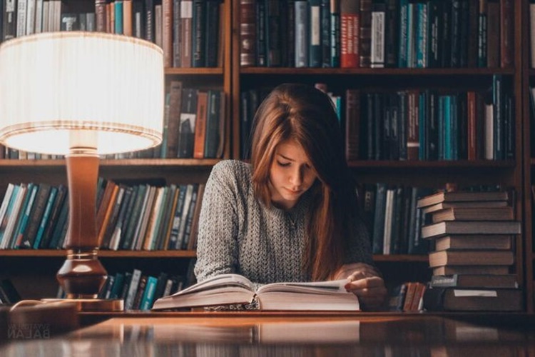 Hamileyken Bebeğe Kitap Okumak Faydalı Mı?