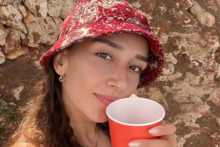 Hande Baladın Babası Ne İş Yapıyor?